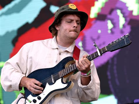 What Type of Music Does Mac Demarco Make? A Dive into His Musical Worlds